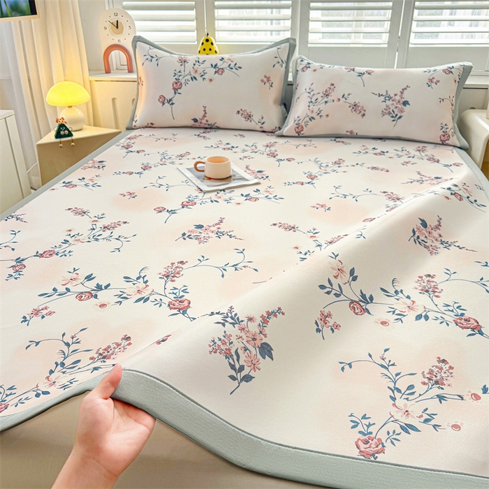 91家纺网 家纺一手货源 找家纺 雯豆2025春夏新款碳光冰丝席三件套A类凉感印花三明治凉席 碳光冰丝席-绑带款-闻香玫瑰