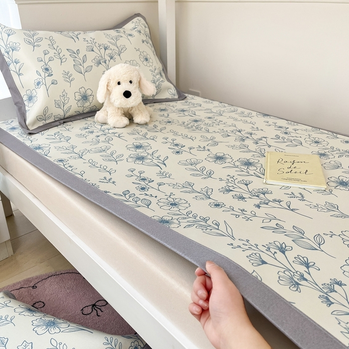 91家纺网 家纺一手货源 找家纺 川悦生活2025新款600D立体宽边印花冰丝席学生床 花簇田园