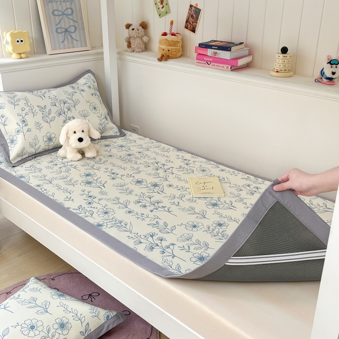 91家纺网 家纺一手货源 找家纺 川悦生活2025新款600D立体宽边印花冰丝席学生床 花簇田园