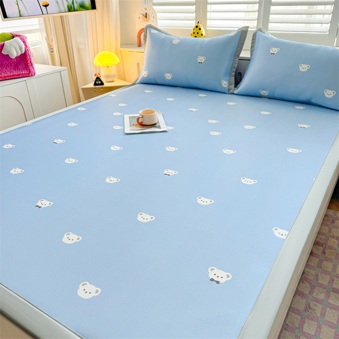 91家纺网 家纺一手货源 找家纺 雯豆2025春夏新款碳光冰丝席三件套A类凉感印花三明治凉席 碳光冰丝席-绑带款-可爱点点