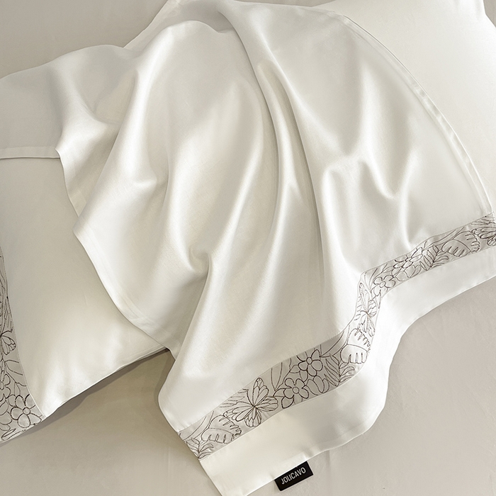 91家纺网 家纺一手货源 找家纺 2025新款A类100支长绒棉夹棉床盖床笠四件套全棉纯棉床单加厚高端重工刺绣四季款床上用品 诺兰-白灰