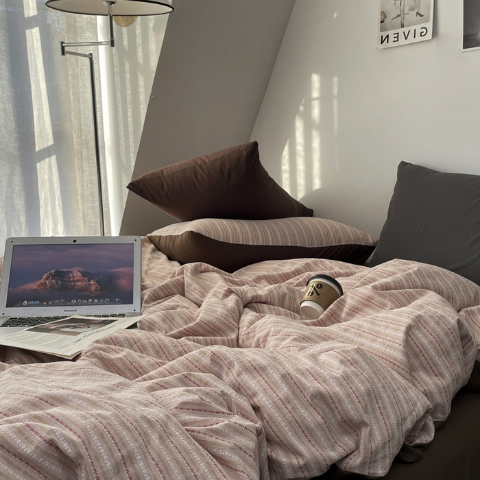 91家纺网 家纺一手货源 找家纺 羋多（原穆琪） 2025新款全棉色织提花人字斜四件套-美拉德系列 美拉德-墨染黛