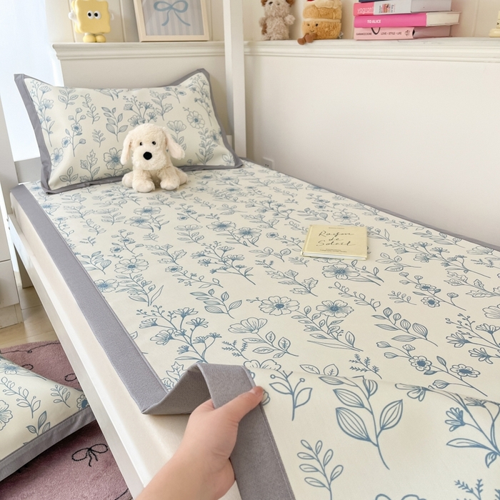 91家纺网 家纺一手货源 找家纺 川悦生活2025新款600D立体宽边印花冰丝席学生床 花簇田园