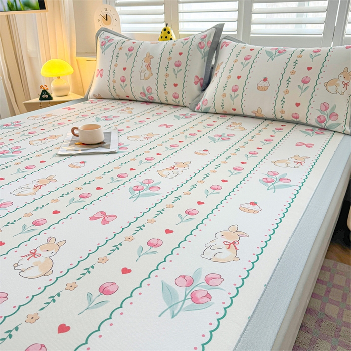 91家纺网 家纺一手货源 找家纺 雯豆2025春夏新款碳光冰丝席三件套A类凉感印花三明治凉席 碳光冰丝席-绑带款-浪漫花丛