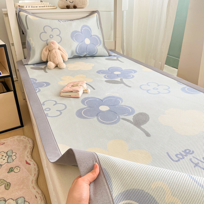 91家纺网 家纺一手货源 找家纺 川悦生活2025新款小清新冰藤席学生款 记得花香