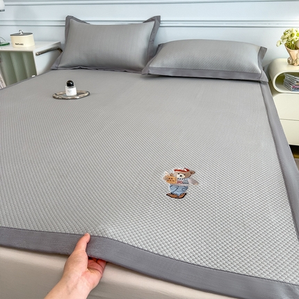 91家纺网 家纺一手货源 找家纺 卡初家居  2025新款A类豆豆凉感席席子凉席-多比来了 多比来了-太空灰（床席）