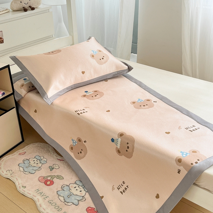 91家纺网 家纺一手货源 找家纺 川悦生活2025新款小清新冰藤席学生款 快乐熊派