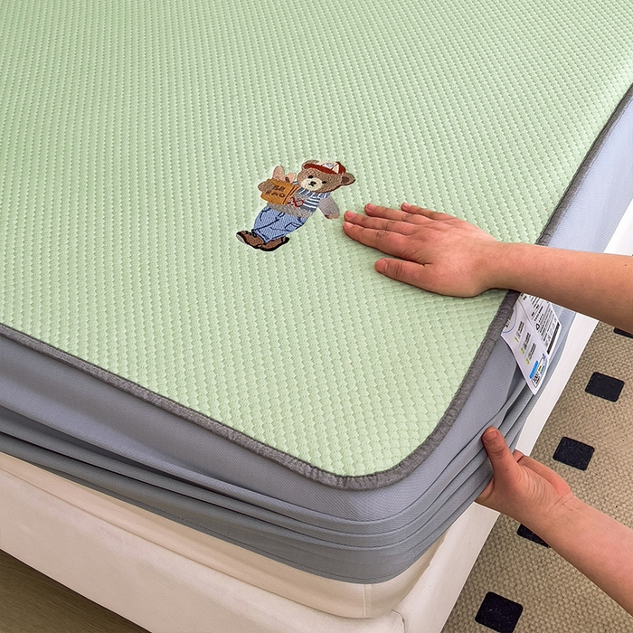 91家纺网 家纺一手货源 找家纺 卡初家居  2025新款A类豆豆凉感席席子凉席-多比来了 多比来了-千草绿(床笠）