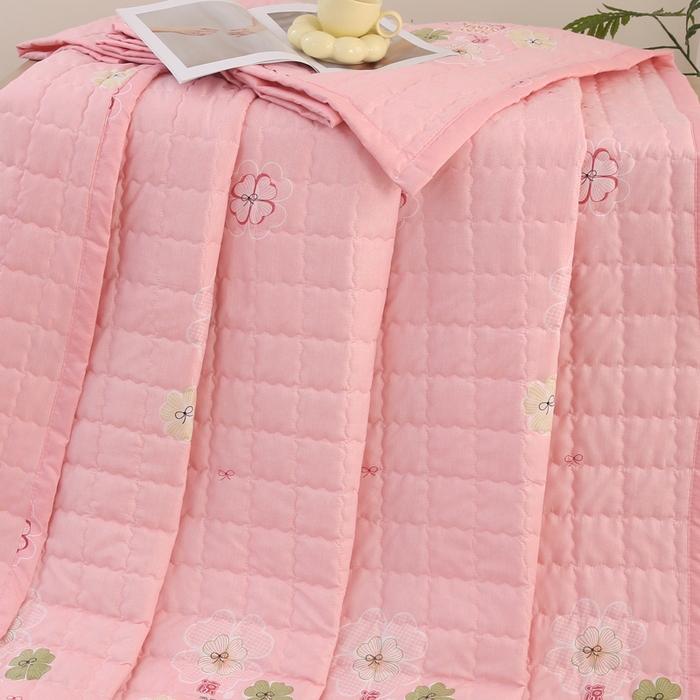 91家纺网 家纺一手货源 找家纺 被多多被业 2025新款亲肤绒多针绗绣工艺夏被空调被 夏花依旧