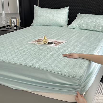 91家纺网 家纺一手货源 找家纺 2025新款轻奢风A类长绒棉夹棉床盖床笠三件套纯色绗绣四季高级感纯色全棉纯棉床上用品 茶绿