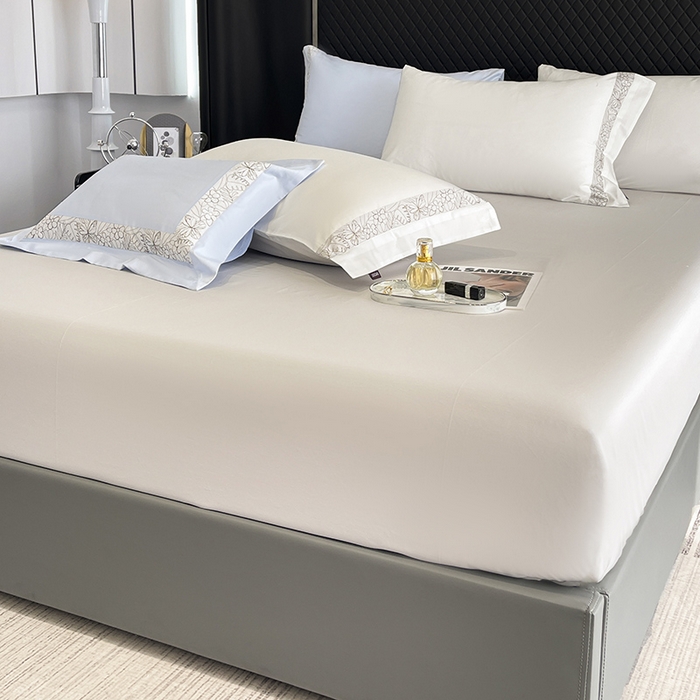 91家纺网 家纺一手货源 找家纺 2025新款A类100支长绒棉夹棉床盖床笠四件套全棉纯棉床单加厚高端重工刺绣四季款床上用品 诺兰-白灰