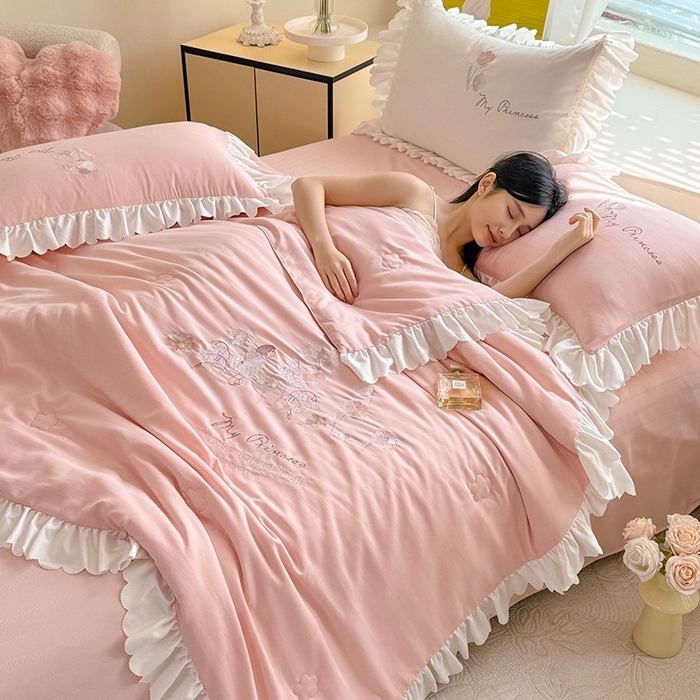 91家纺网 家纺一手货源 找家纺 绒世界 绒世界 2025针织提花绣花小清新夏被四件套 童话-珊瑚粉