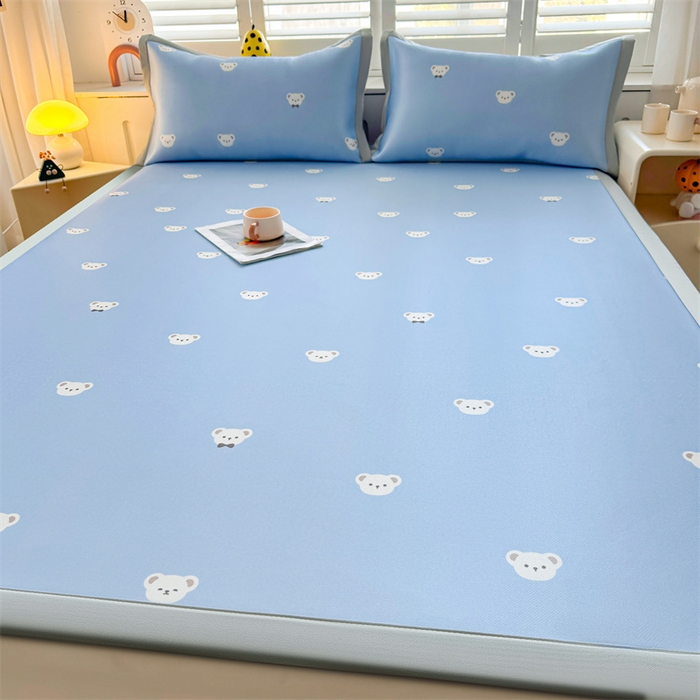 91家纺网 家纺一手货源 找家纺 雯豆2025春夏新款碳光冰丝席三件套A类凉感印花三明治凉席 碳光冰丝席-绑带款-可爱点点