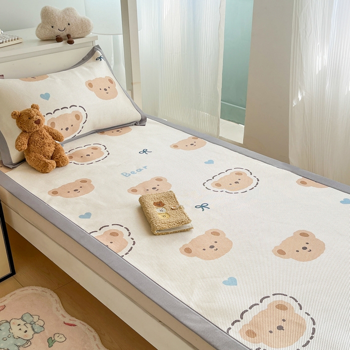 91家纺网 家纺一手货源 找家纺 川悦生活2025新款小清新冰藤席学生款 咕噜小熊