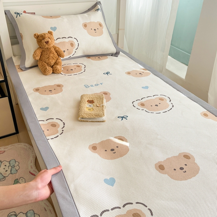 91家纺网 家纺一手货源 找家纺 川悦生活2025新款小清新冰藤席学生款 咕噜小熊