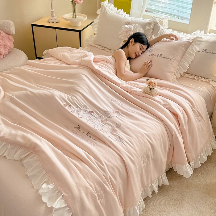 91家纺网 家纺一手货源 找家纺 绒世界 绒世界 2025针织提花绣花小清新夏被四件套 童话-水蜜粉