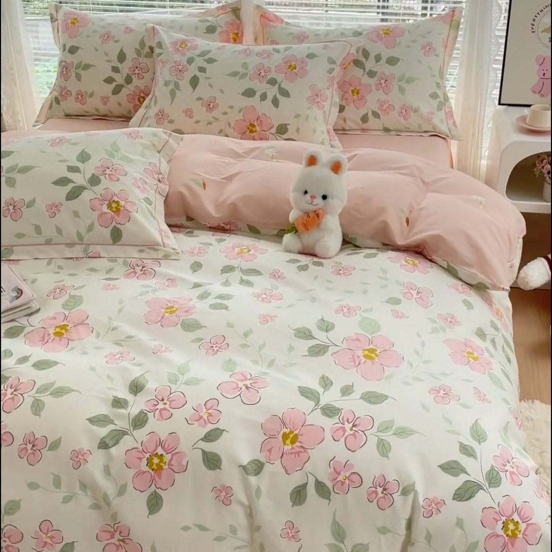 91家纺网 家纺一手货源 找家纺 铭博家纺 2025新款直播热款全棉吊边一字绣工艺款13070印花全棉单床单 悠悠花簇