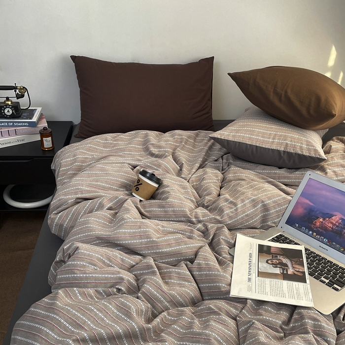 91家纺网 家纺一手货源 找家纺 羋多（原穆琪） 2025新款全棉色织提花人字斜四件套-美拉德系列 美拉德-暮光灰