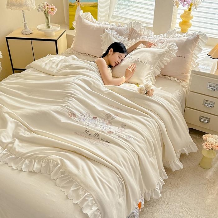 91家纺网 家纺一手货源 找家纺 绒世界 绒世界 2025针织提花绣花小清新夏被四件套 童话-奶白