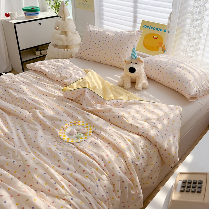 91家纺网 家纺一手货源 找家纺 弗苓家纺 2025新款A类皱皱纱印花夏被 奶油波点