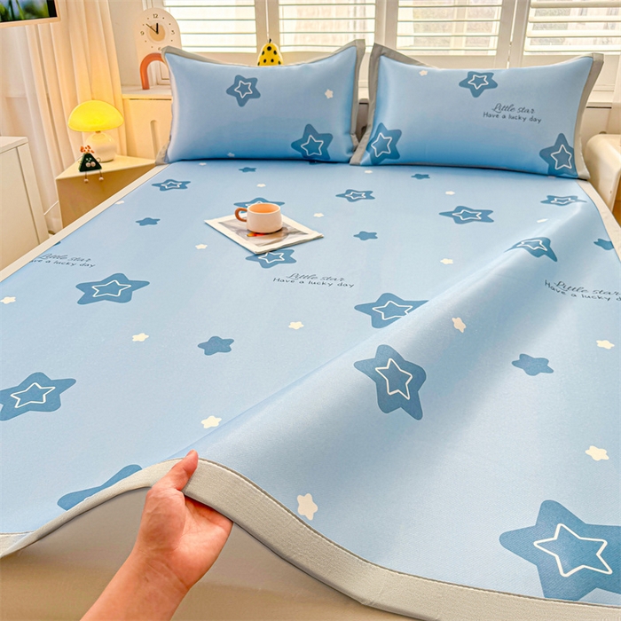 91家纺网 家纺一手货源 找家纺 雯豆2025春夏新款碳光冰丝席三件套A类凉感印花三明治凉席 碳光冰丝席-绑带款-浩瀚星辰