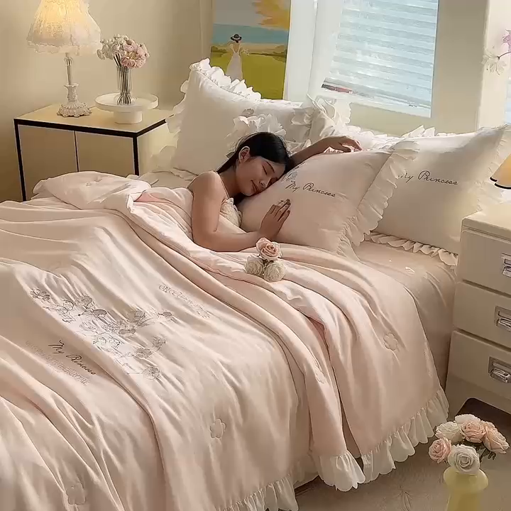 91家纺网 家纺一手货源 找家纺 绒世界 绒世界 2025针织提花绣花小清新夏被四件套 童话-水蜜粉