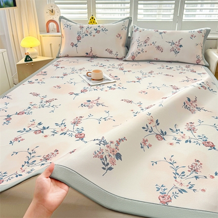 91家纺网 家纺一手货源 找家纺 雯豆2025春夏新款碳光冰丝席三件套A类凉感印花三明治凉席 碳光冰丝席-绑带款-闻香玫瑰