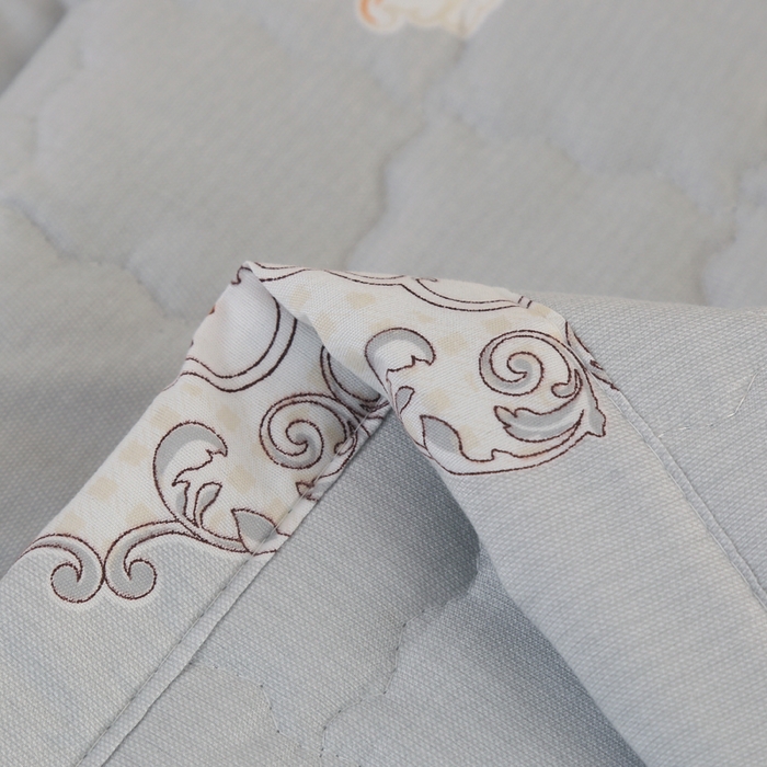 91家纺网 家纺一手货源 找家纺 被多多被业 2025新款亲肤绒多针绗绣工艺夏被空调被 小樱酿