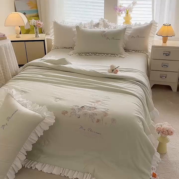 91家纺网 家纺一手货源 找家纺 绒世界 绒世界 2025针织提花绣花小清新夏被四件套 童话-薄荷绿