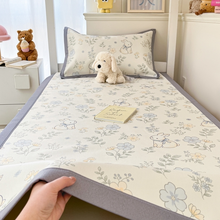 91家纺网 家纺一手货源 找家纺 川悦生活2025新款600D立体宽边印花冰丝席学生床 兰花小园