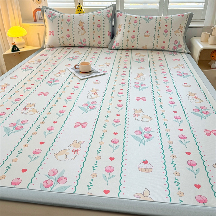 91家纺网 家纺一手货源 找家纺 雯豆2025春夏新款碳光冰丝席三件套A类凉感印花三明治凉席 碳光冰丝席-绑带款-浪漫花丛