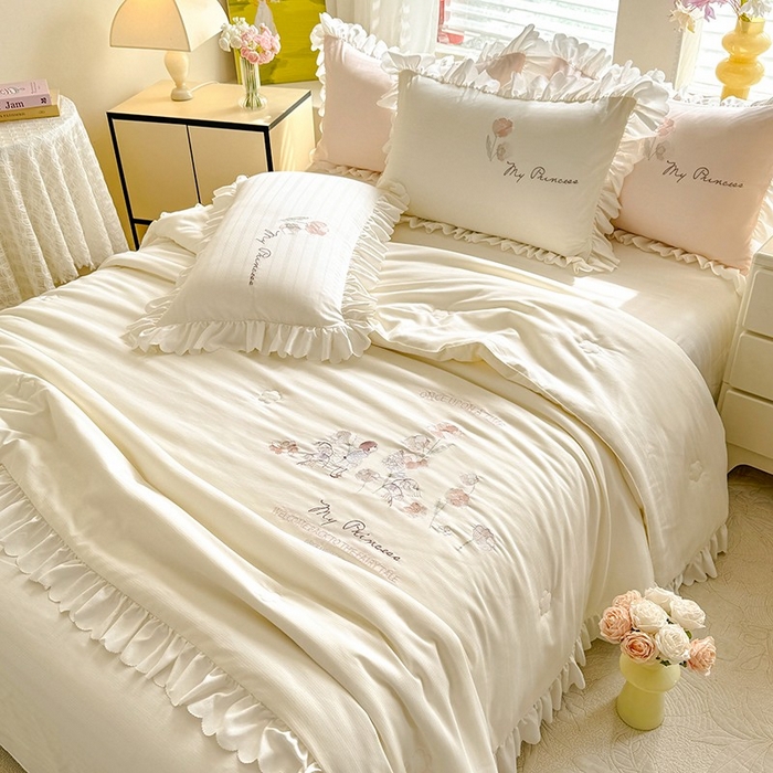 91家纺网 家纺一手货源 找家纺 绒世界 绒世界 2025针织提花绣花小清新夏被四件套 童话-奶白