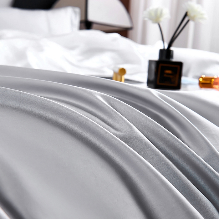 91家纺网 家纺一手货源 找家纺 2025新款120S60支双股贡缎长绒棉刺绣花四件套纯棉全棉100%棉轻奢时尚 卡芙-时尚灰