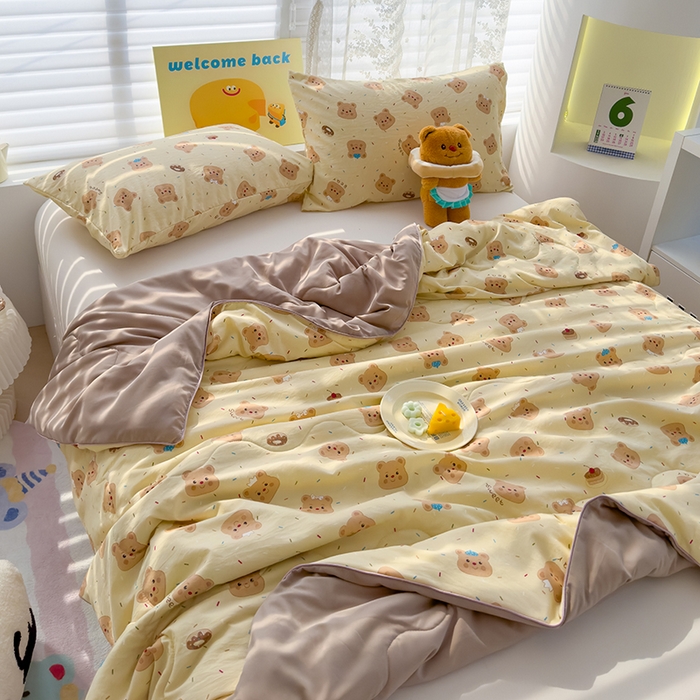 91家纺网 家纺一手货源 找家纺 弗苓家纺 2025新款A类皱皱纱印花夏被 小熊卷卷