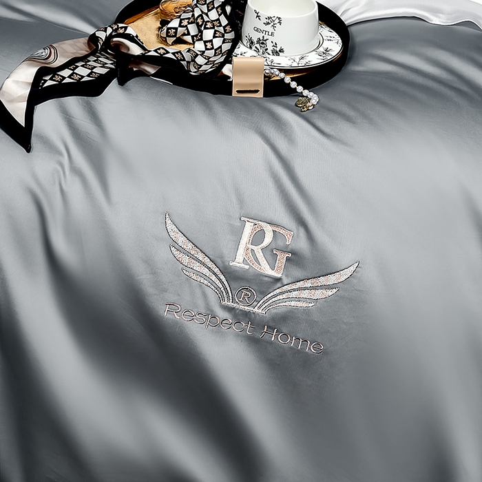 91家纺网 家纺一手货源 找家纺 2025新款120S60支双股贡缎长绒棉刺绣花四件套纯棉全棉100%棉轻奢时尚 圣玛丽亚-时尚灰