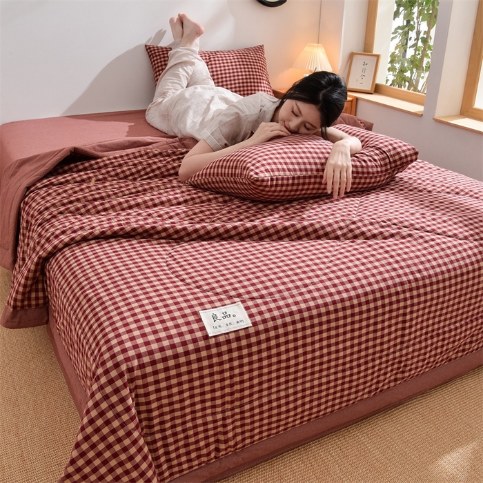 91家纺网 家纺一手货源 找家纺 凡心2025新款包检测假一罚十 百分百棉花填充 夏凉被空调被可机洗直播可过质检 酒红格