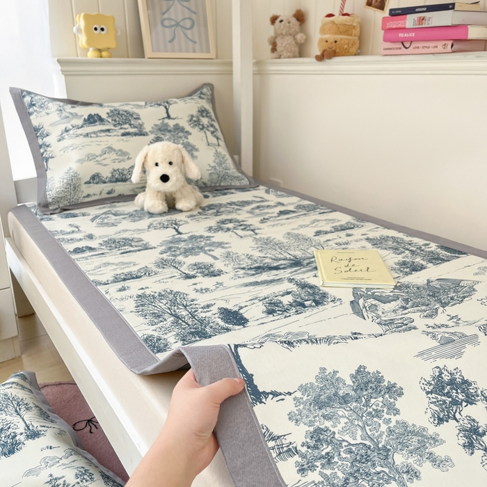 91家纺网 家纺一手货源 找家纺 川悦生活2025新款600D立体宽边印花冰丝席学生床 复古欧庭-蓝