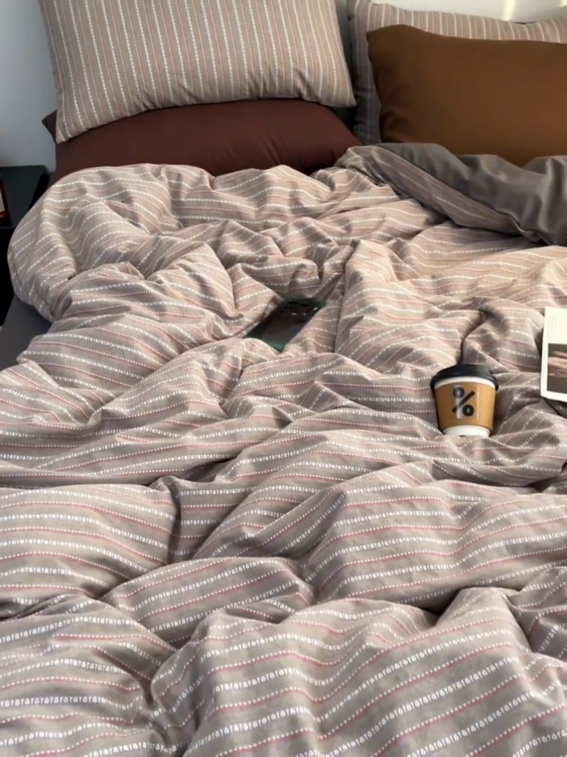 91家纺网 家纺一手货源 找家纺 羋多（原穆琪） 2025新款全棉色织提花人字斜四件套-美拉德系列 美拉德-墨染黛