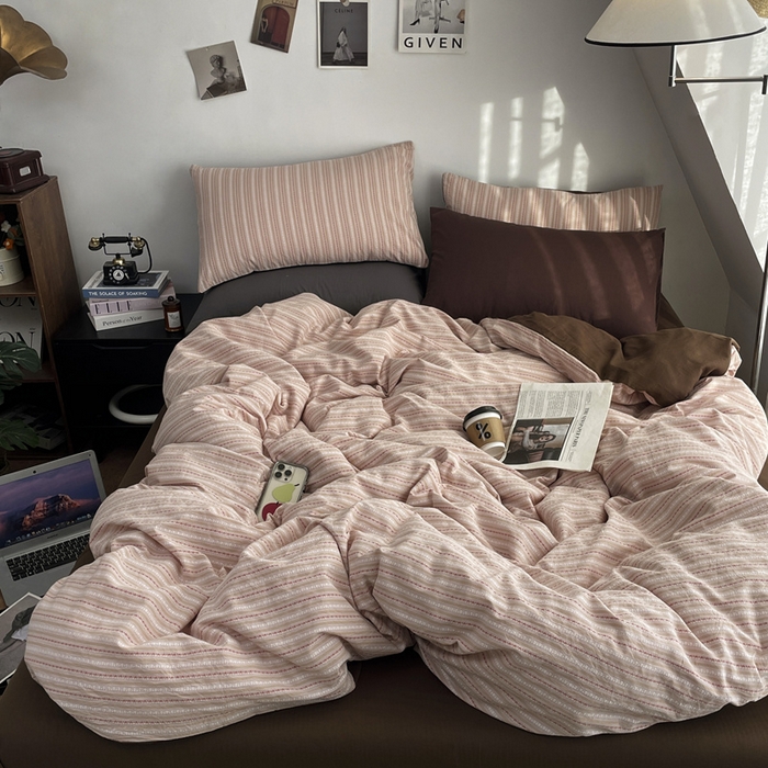 91家纺网 家纺一手货源 找家纺 羋多（原穆琪） 2025新款全棉色织提花人字斜四件套-美拉德系列 美拉德-墨染黛