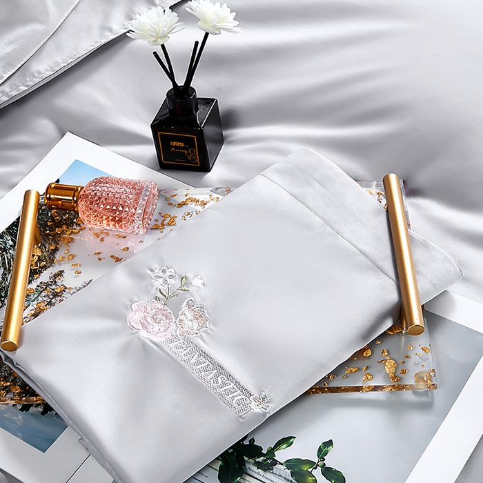 91家纺网 家纺一手货源 找家纺 2025新款120S60支双股贡缎长绒棉刺绣花四件套纯棉全棉100%棉轻奢时尚 卡芙-时尚灰