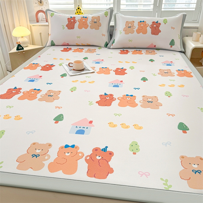 91家纺网 家纺一手货源 找家纺 雯豆2025春夏新款碳光冰丝席三件套A类凉感印花三明治凉席 碳光冰丝席-绑带款-小熊伙伴