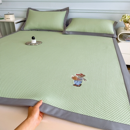 91家纺网 家纺一手货源 找家纺 卡初家居  2025新款A类豆豆凉感席席子凉席-多比来了 多比来了-千草绿（床席）