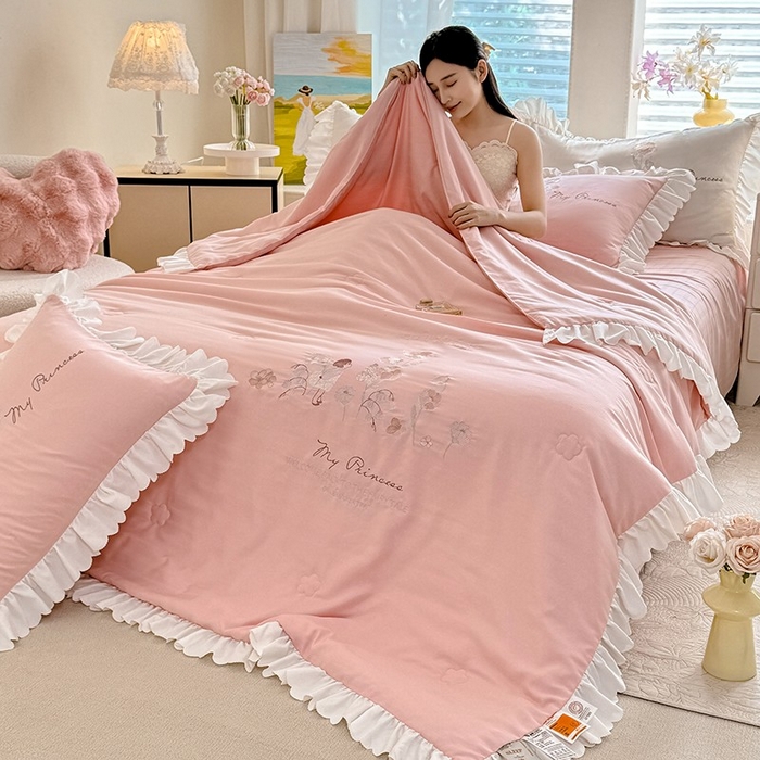 91家纺网 家纺一手货源 找家纺 绒世界 绒世界 2025针织提花绣花小清新夏被四件套 童话-珊瑚粉