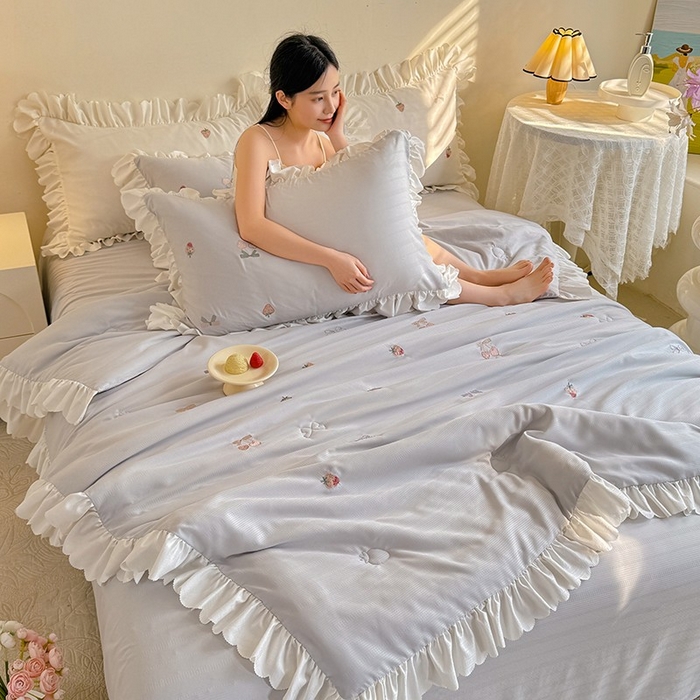 91家纺网 家纺一手货源 找家纺 绒世界 绒世界 2025针织提花绣花小清新夏被四件套 草莓-星灰