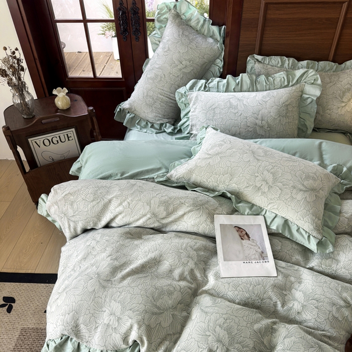 91家纺网 家纺一手货源 找家纺 锦格家纺 2025年春夏新款A类全棉纯棉色织三层纱提花四件套 漫香花羽-绿