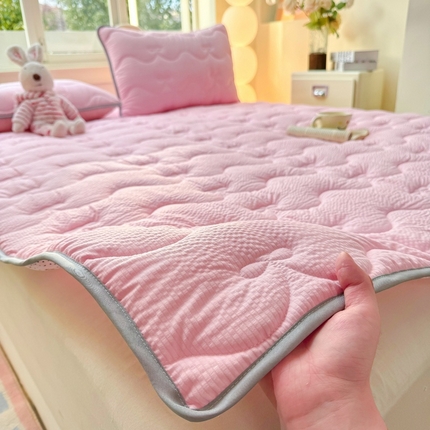 91家纺网 家纺一手货源 找家纺 （总）麒东 2025新款春夏泡泡纱夹棉床垫