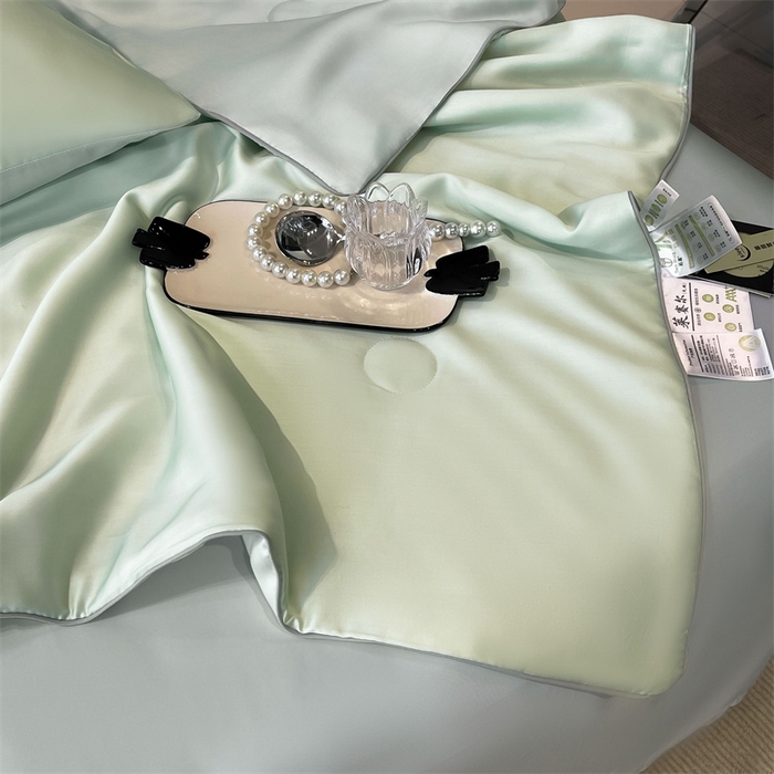 91家纺网 家纺一手货源 找家纺 雯豆天丝夏被纯色拼色A类莱赛尔凉感被子轻奢夏凉被子四件套 洛神珠-浅艾绿+天空蓝