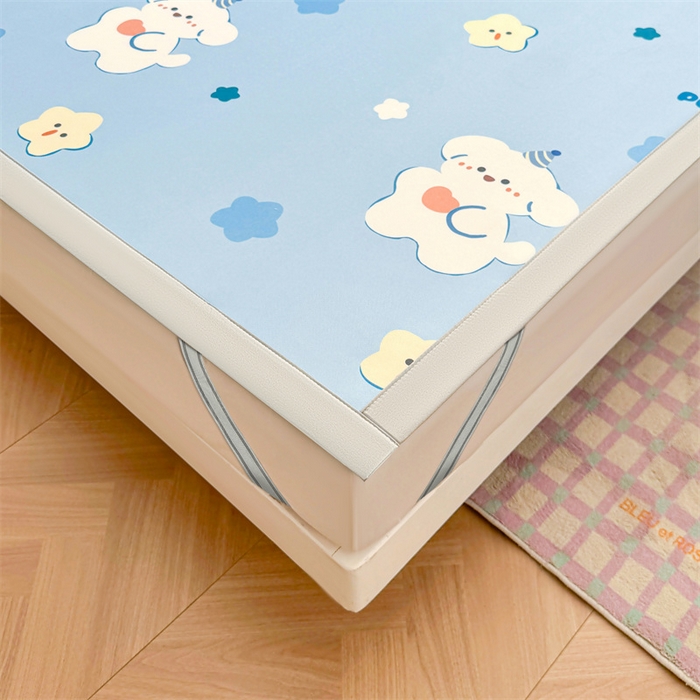 91家纺网 家纺一手货源 找家纺 雯豆2025春夏新款碳光冰丝席三件套A类凉感印花三明治凉席 碳光冰丝席-绑带款-星星狗-1