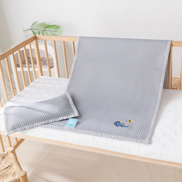 91家纺网 家纺一手货源 找家纺 丹兰 2025新款可定做婴童凉席凉豆豆冰丝席竹席儿童藤席幼儿园午睡席子 凉豆恐龙-灰