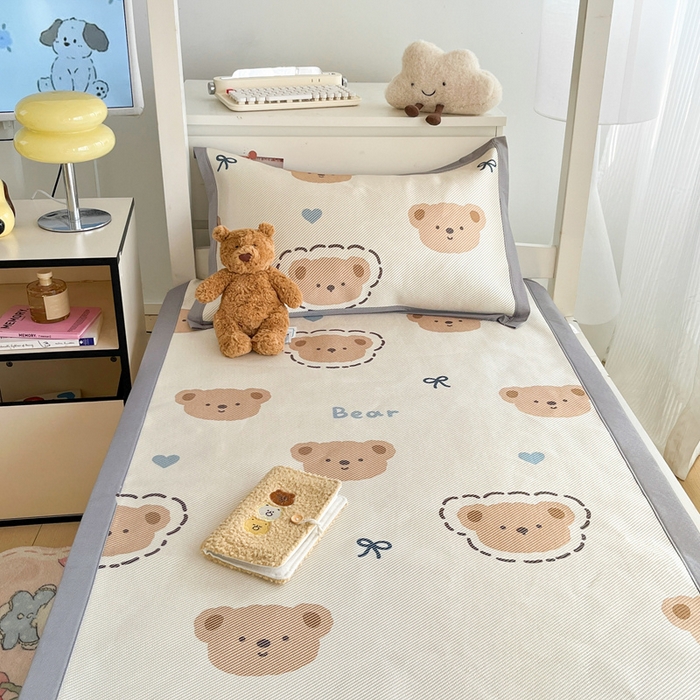 91家纺网 家纺一手货源 找家纺 川悦生活2025新款小清新冰藤席学生款 咕噜小熊